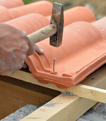 Dv Toiture mène avec savoir-faire vos travaux de zinguerie et de couverture.